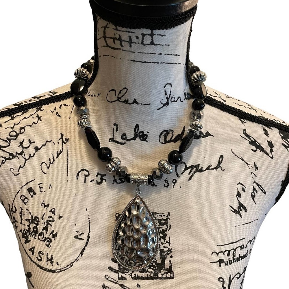 Kohls COLOR Necklace Beaded Black Silver Hammered Pendant Formal Bling Chunky